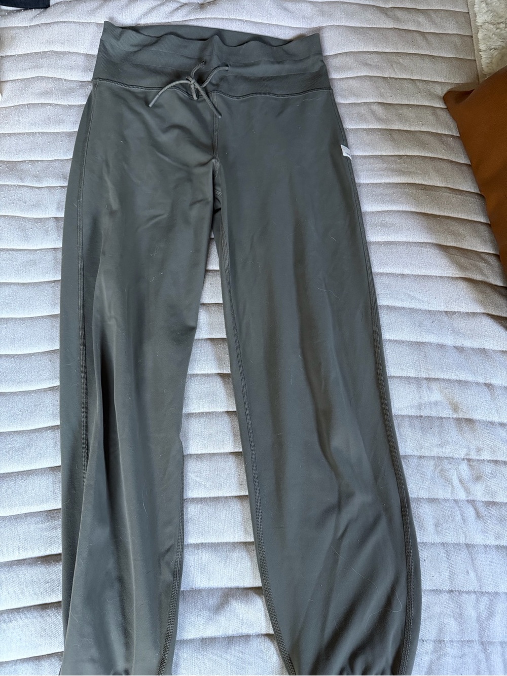 Vuori daily legging olive green size XS